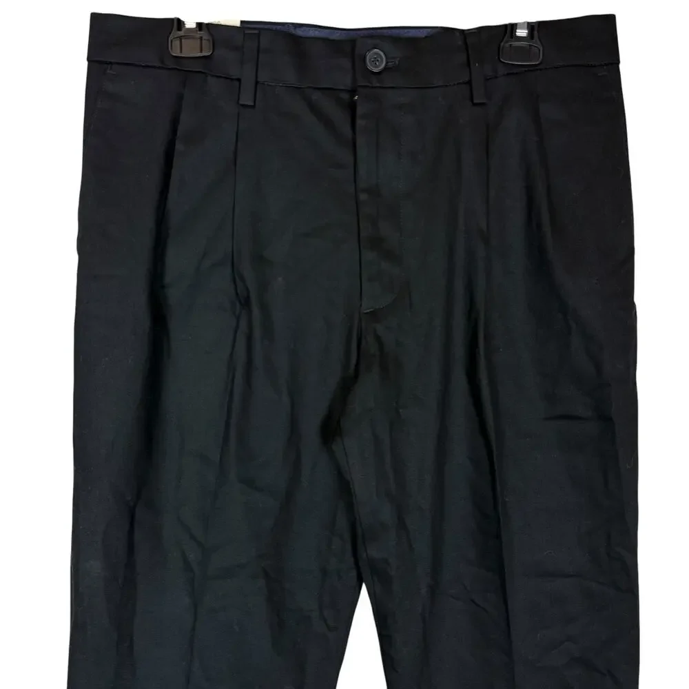 Dockers Signature Khaki Pants Men 32x30 Black Pleated Classic Fit Flex Waistband